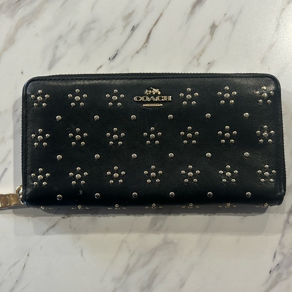 Beautiful, gold and black coach wallet - Picture 1 of 3